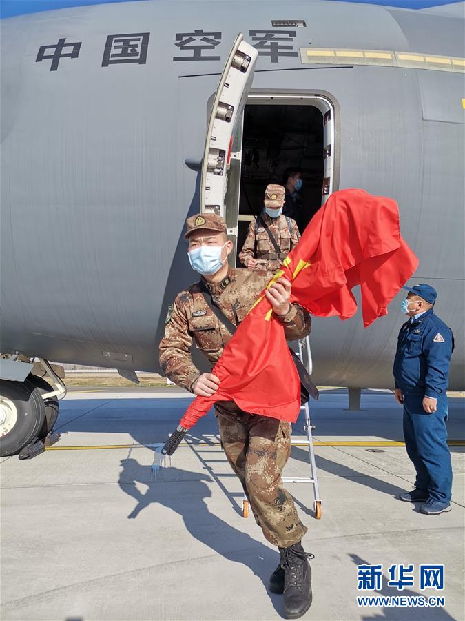 （聚焦疫情防控·圖文互動）（5）空軍第四次向武漢大規?？者\醫療隊員和物資