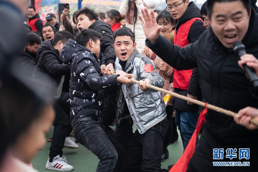 （新春走基層）（3）湖南辰溪：農(nóng)民趣味運(yùn)動(dòng)會迎新年