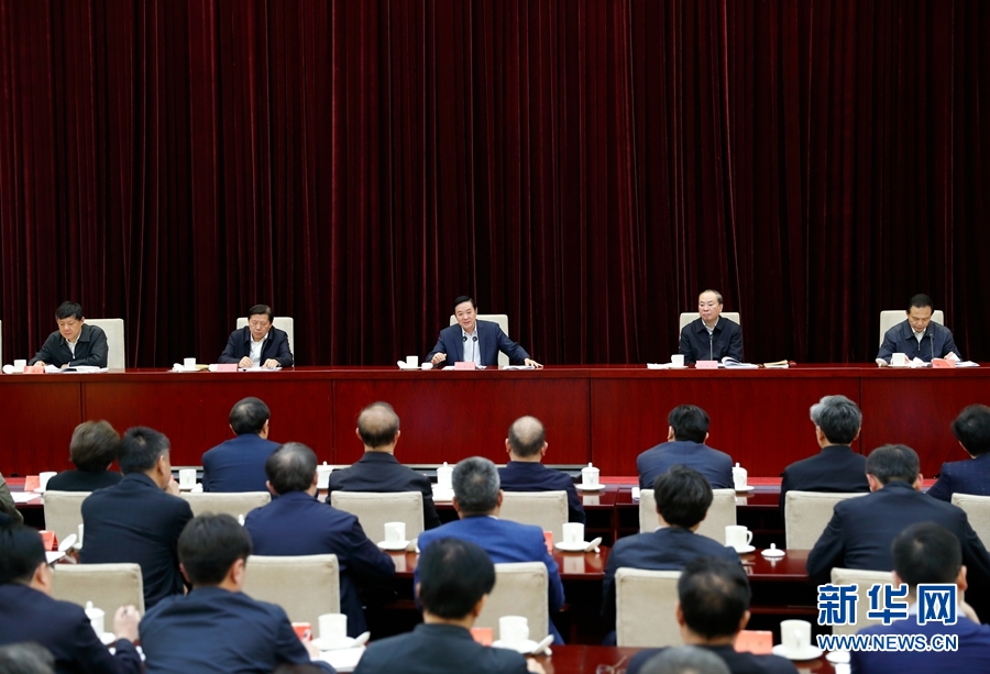 4月13日，中央宣傳部、中央政法委在北京召開貫徹落實《關于進一步把社會主義核心價值觀融入法治建設的指導意見》電視電話會議。中共中央政治局委員、中央書記處書記、中宣部部長劉奇葆出席會議并講話。新華社記者丁海濤攝
