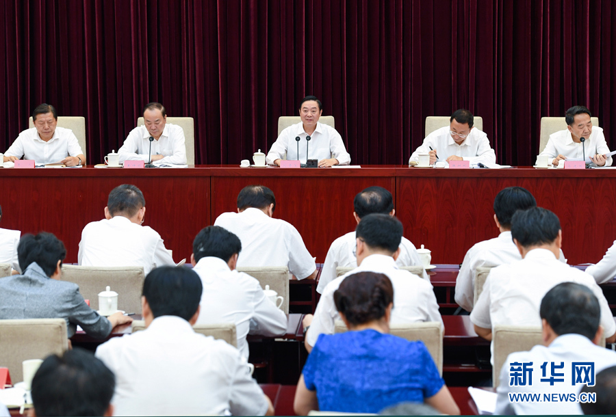 7月28日，中宣部在北京召開全國宣傳部長專題工作會議，學習貫徹習近平總書記在省部級主要領導干部專題研討班上的重要講話精神。中共中央政治局委員、中央書記處書記、中宣部部長劉奇葆出席會議并講話。新華社記者張領攝