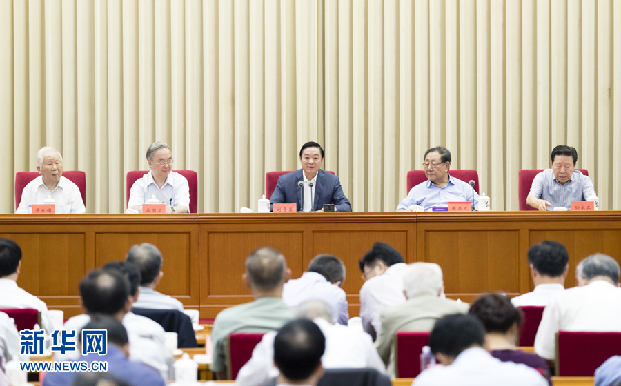 9月8日，中共中央政治局委員、中央書(shū)記處書(shū)記、中宣部部長(zhǎng)劉奇葆在北京出席中國(guó)大百科全書(shū)第三版總編輯委員會(huì)成立大會(huì)并講話。 新華社記者丁海濤 攝
