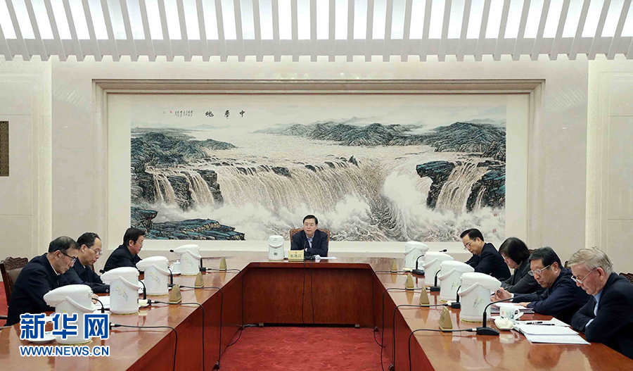 1月16日，中共十二屆全國人大常委會黨組在北京召開會議，認(rèn)真學(xué)習(xí)領(lǐng)會習(xí)近平總書記在十九屆中央紀(jì)委二次全會上的重要講話和全會精神，研究部署貫徹落實(shí)工作。全國人大常委會委員長、常委會黨組書記張德江主持會議并講話。新華社記者 劉衛(wèi)兵 攝