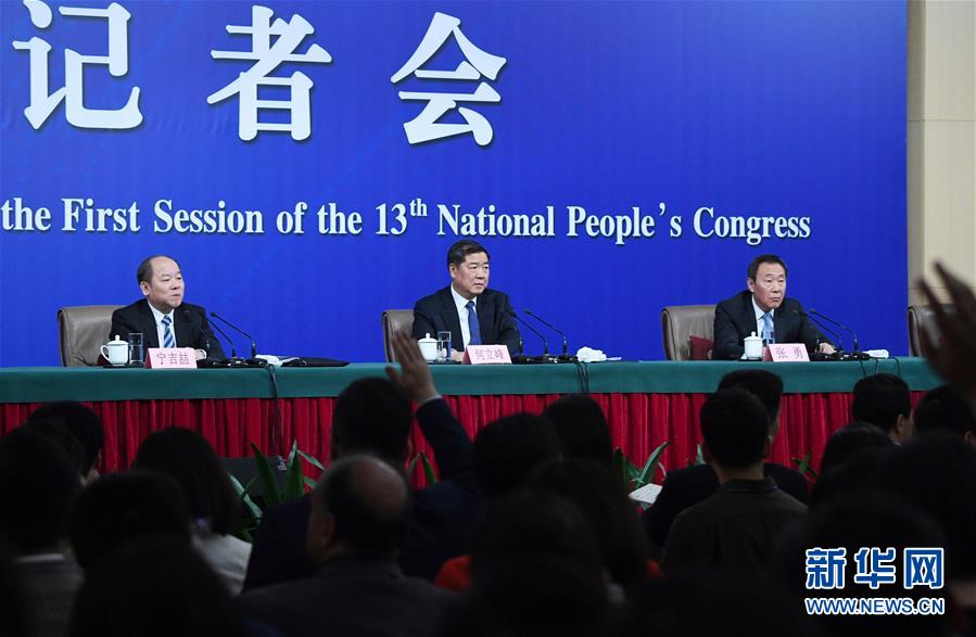 （兩會·XHDW）（3）國家發(fā)改委主任何立峰等就“創(chuàng)新和完善宏觀調(diào)控，推動高質(zhì)量發(fā)展”答記者問