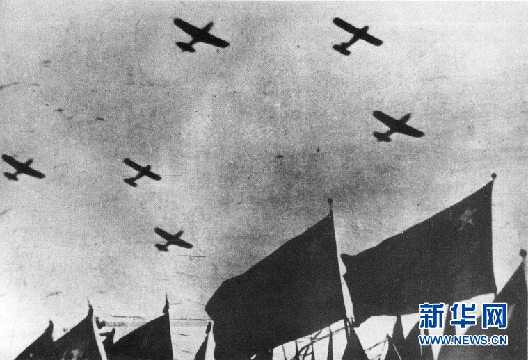 （新華全媒頭條·人民空軍70年·圖文互動）（1）陽光照耀奮飛的航程——黨中央、中央軍委和習(xí)主席關(guān)心人民空軍建設(shè)發(fā)展紀(jì)實