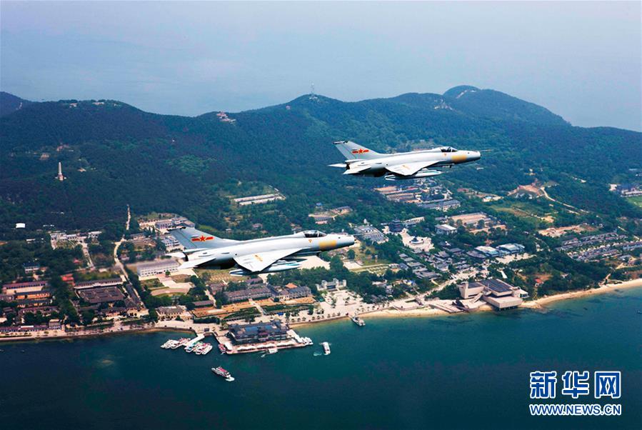 （新華全媒頭條·人民空軍70年·圖文互動）（11）陽光照耀奮飛的航程——黨中央、中央軍委和習(xí)主席關(guān)心人民空軍建設(shè)發(fā)展紀(jì)實