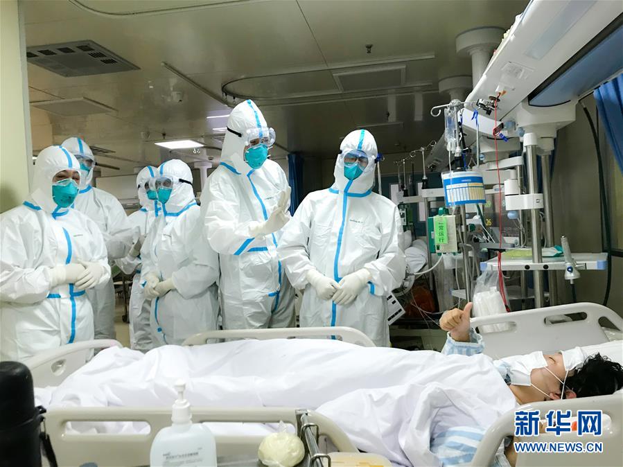 （新華全媒頭條·圖文互動）（3）新華社評論員：危難時刻，黨員干部要挺身而出——論堅決打贏疫情防控阻擊戰(zhàn)