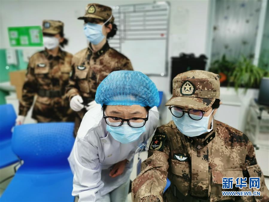 （新華全媒頭條·圖文互動）（7）新華社評論員：危難時刻，黨員干部要挺身而出——論堅決打贏疫情防控阻擊戰(zhàn)