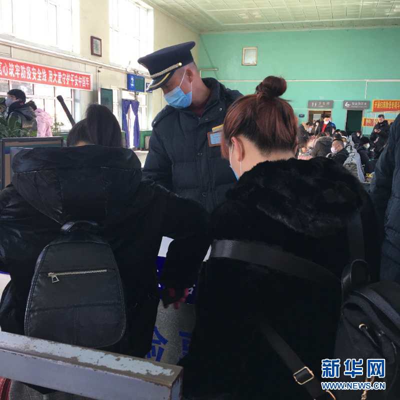 （新華網·圖文互動）（2）疫情下，小站鐵路安檢員收獲10多萬粉絲