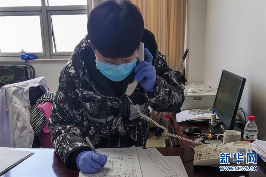 （一線(xiàn)抗疫群英譜·圖文互動(dòng)）（2）大學(xué)生志愿者譚藝西：在武漢，我和媽媽共戰(zhàn)“疫”