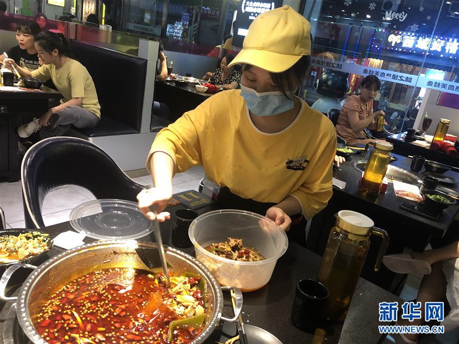 （在習近平新時代中國特色社會主義思想指引下——新時代新作為新篇章·習近平總書記關切事·圖文互動）（1）珍惜盤中餐，狠剎浪費風——各地積極行動堅決制止餐飲浪費