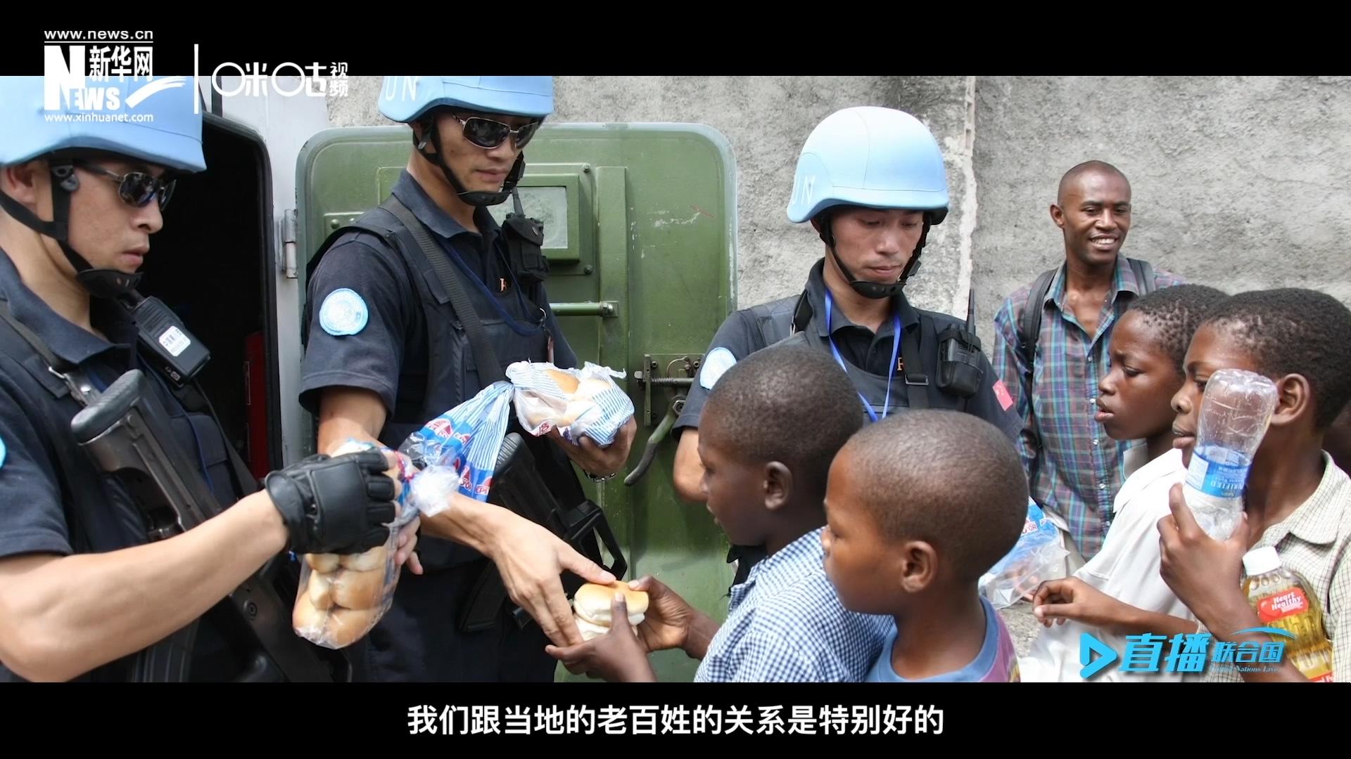 這群胸前印著五星紅旗的警察，在當(dāng)?shù)孛癖娦睦镉兄恋榈榈姆萘浚矀鬟f出許多的善意與感動。