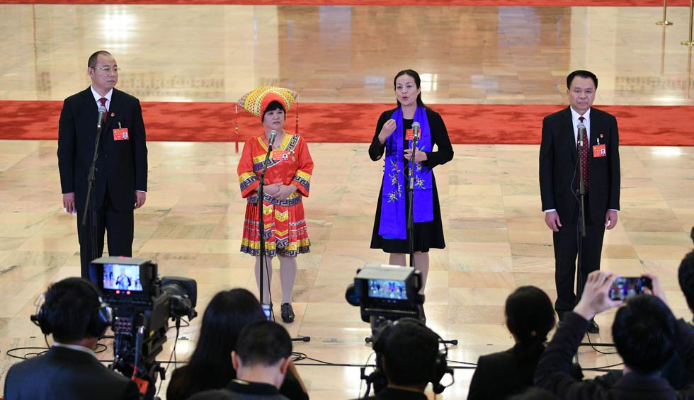 蔡松濤、杜麗群、楊小玲、賈立群接受采訪(fǎng)