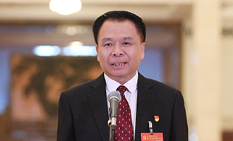 賈立群代表接受采訪(fǎng)