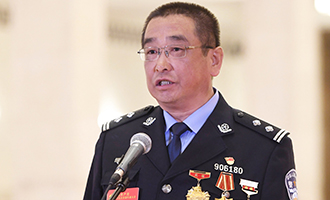 崔光日代表接受采訪(fǎng)