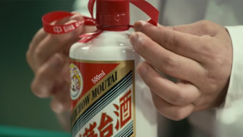 “抱團(tuán)松動”！機(jī)構(gòu)慌了？有人急忙賣茅臺，有人連夜看周期