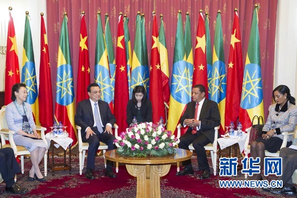 李克強總理夫人程虹、穆拉圖總統夫人梅阿扎參加會見。新華社記者王曄攝