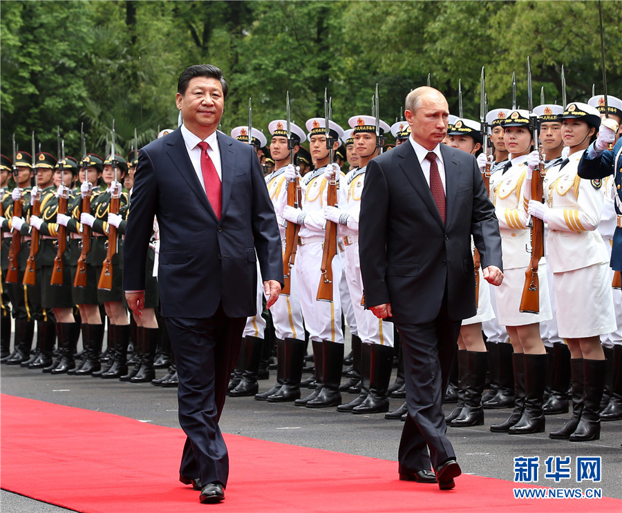 這是會談前，習近平在上海西郊會議中心廣場為普京舉行歡迎儀式。 新華社記者 龐興雷 攝 