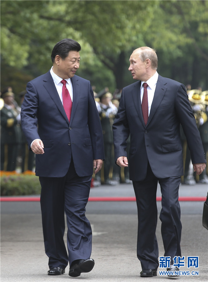 這是會談前，習近平在上海西郊會議中心廣場為普京舉行歡迎儀式。 新華社記者 蘭紅光 攝