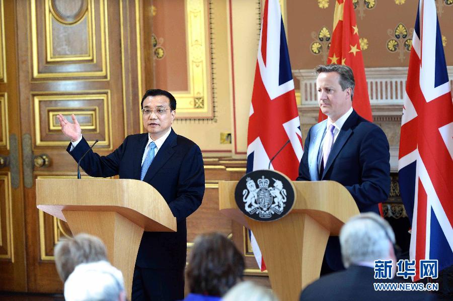 6月17日，中國國務院總理李克強同英國首相卡梅倫在倫敦舉行中英總理年度會晤后共同會見記者。新華社記者 李濤 攝  