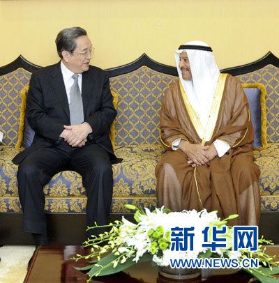 11月6日，正在巴林進行正式友好訪問的全國政協主席俞正聲在麥納麥與巴林協商會議主席阿里舉行會談。 新華社記者 張鐸 攝