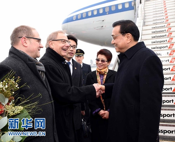 1月20日，中國國務院總理李克強抵達瑞士蘇黎世，出席達沃斯世界經濟論壇年會并對瑞士進行工作訪問。 新華社記者 饒愛民 攝 