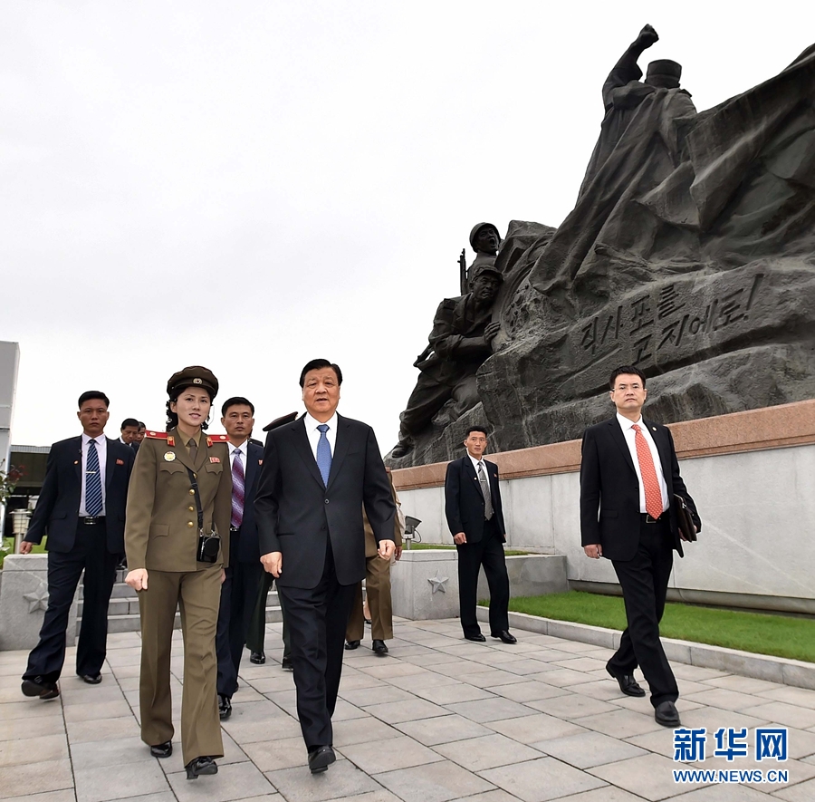 10月10日，正在朝鮮訪問的中共中央政治局常委、中央書記處書記劉云山在平壤參觀朝鮮祖國解放戰(zhàn)爭勝利紀念館。 新華社記者 李濤 攝