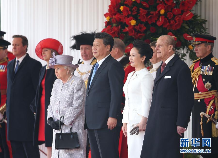 10月20日，對(duì)英國(guó)進(jìn)行國(guó)事訪問的國(guó)家主席習(xí)近平出席英國(guó)女王伊麗莎白二世在倫敦騎兵檢閱場(chǎng)舉行的隆重歡迎儀式。 新華社記者 龐興雷 攝