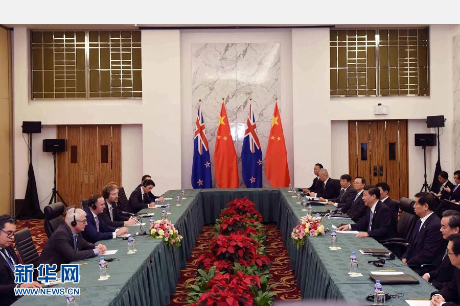 11月18日，國家主席習(xí)近平在菲律賓馬尼拉會(huì)見新西蘭總理約翰·基。 新華社記者 饒愛民 攝