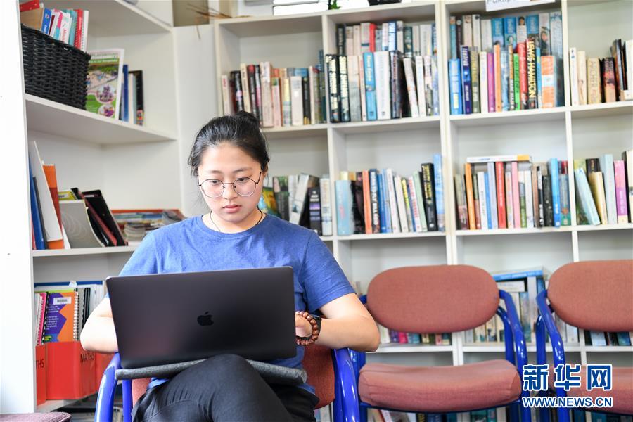 （國際·圖文互動）（3）通訊：“Kia Ora，都來吧，漢語學習發(fā)了芽”——新西蘭羅托魯阿初級中學中文助教的夢想